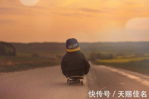 牛年出生的男孩起名字:文质彬彬、好听的