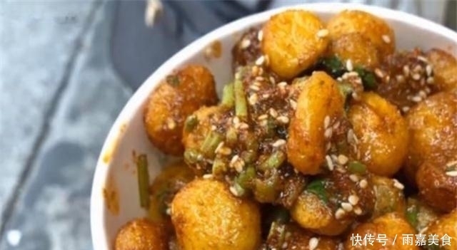 金黄|大叔卖“金黄果”一份5元,一天卖400份,顾客:非常好吃!