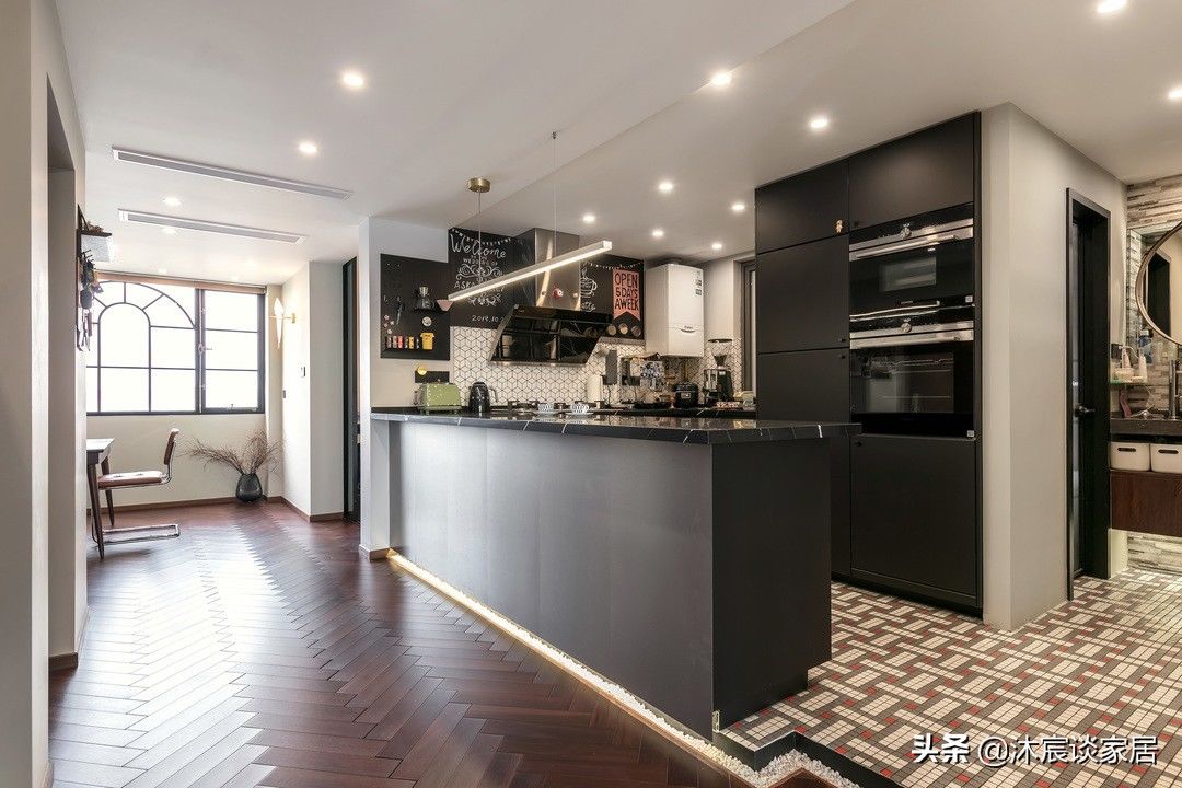 厨房|惊艳!上海夫妻101 m2混搭工业风,出乎意料的高级温柔,很有质感