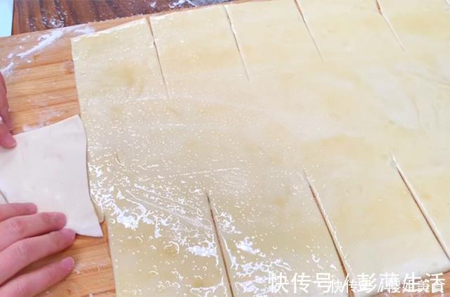 面食|烙饼时,有人烫面,有人抹油,其实都不对,教你正确做法,太香了