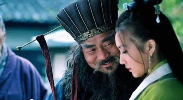 三国|汉末时因为好色而死的两个人，他若不死便不会有三国乱世