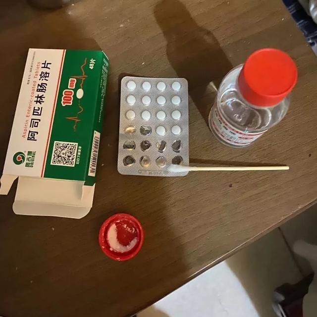  矿泉水瓶|3种药片养花有“奇效”，浇水溶1片，叶绿根壮，比花肥厉害