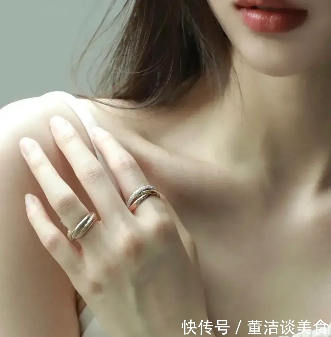 长裙|食色108——美女穿搭14: 纯白圆弧领露背长裙