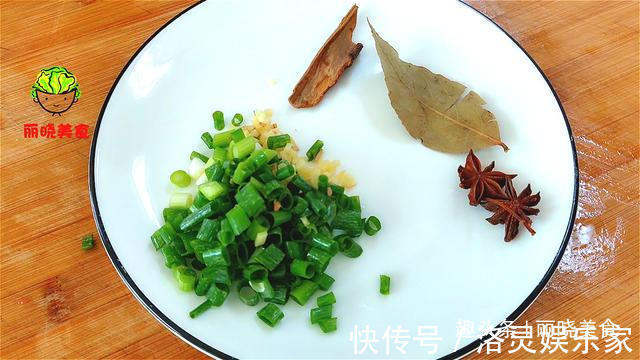 面条别再水煮了,换种新吃法,比凉拌的好吃百倍,我家一周吃5次