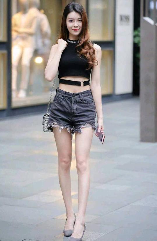 身姿|街拍:个性时尚的美女,曼妙身姿,笑容甜美可爱