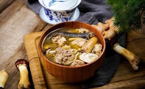  煲汤什么时候放盐？先放还是后放？大厨：都不对，这样放才好喝