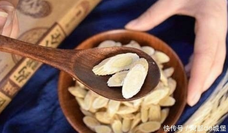 黄芪泡水|黄芪泡水的功效大,3种人要尽量“避免”,可能会影响身体健康