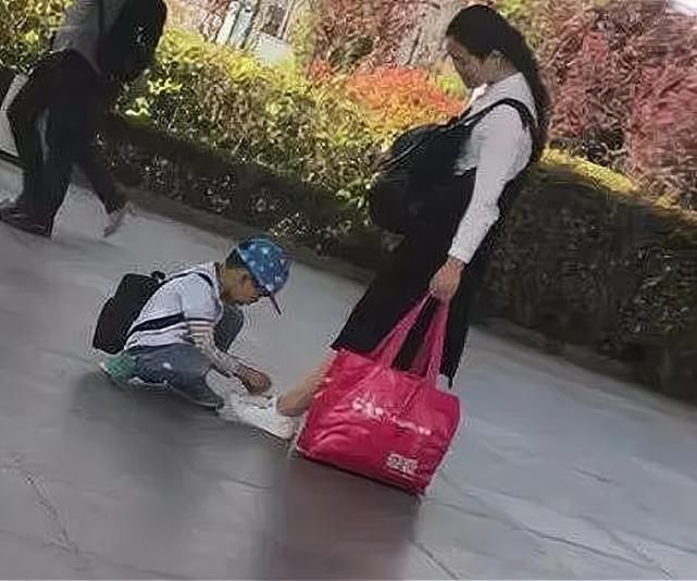 少年|11岁娃电梯间蹦跳,宝妈:“我儿子才多大!”遭05后少年反怼教育