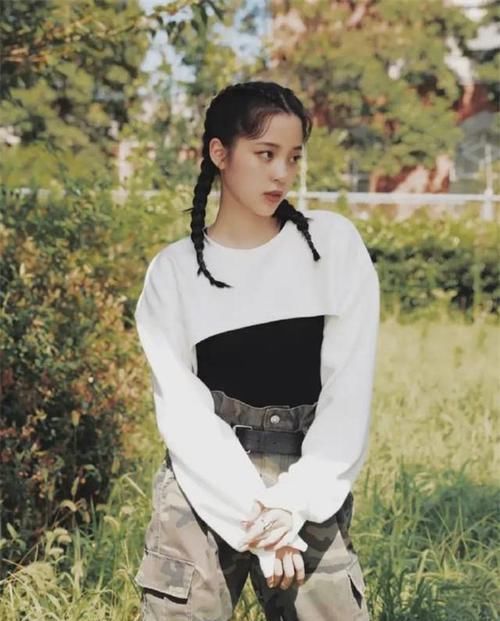 不穿风衣照样高级！看今年流行的卫衣风潮，学会“叠穿”才更时髦