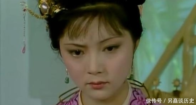 贾府|贾府为何看不上薛宝钗,看她刚进贾府这步棋,难怪宝玉骂她为禄蠹