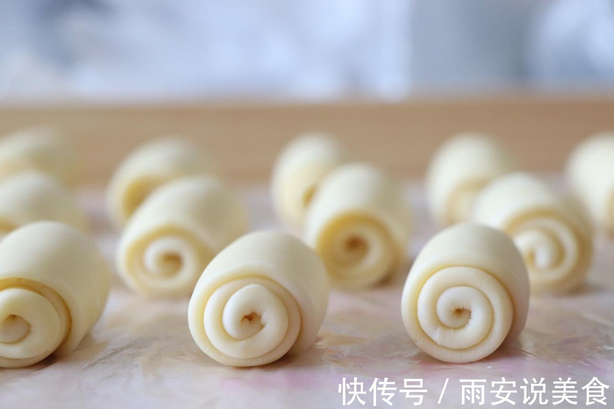 家庭版的老婆饼做法简单,果味十足,香气浓郁