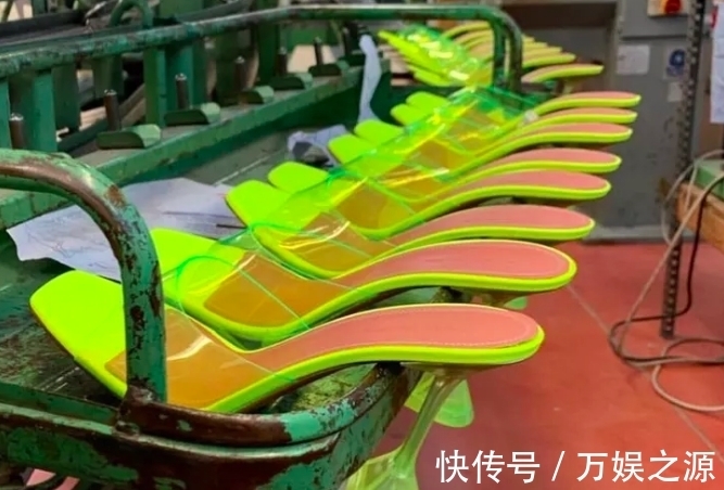 绑带 今年的凉鞋,流行方方方!
