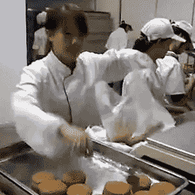 |搞笑动图:没有犁坏的地,只有累死的牛!