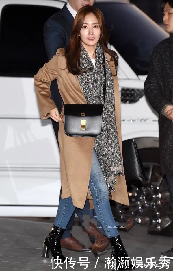 韩国女生特时髦!“秋季街拍”简约时尚,照着穿秒变女神
