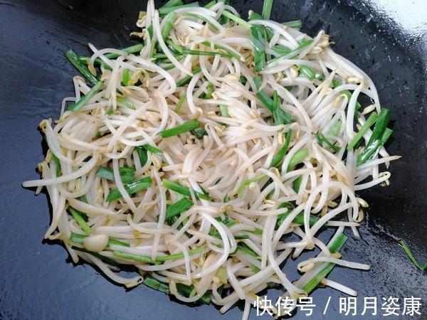 豆芽|它是天然的“刮油菜”,清肠降脂排宿便,每周吃一次,体重不过百
