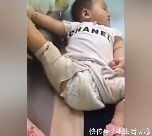 小宝宝|孩子正熟睡,妈妈掀开被子一看妈呀,睡姿太奇葩了!看完已笑喷!