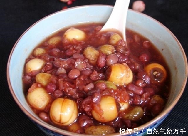 冬季后,记得给家人喝此粥,等于天然“补血库”,脸色更红润