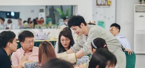 嘉賓|不會做飯也能開店？號稱弘揚(yáng)美食文化的《中餐廳》越來越像過家家