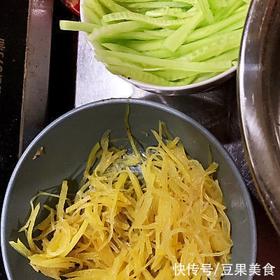 分享给你们我家祖传的口袋饼的做法，一般人我不告诉他