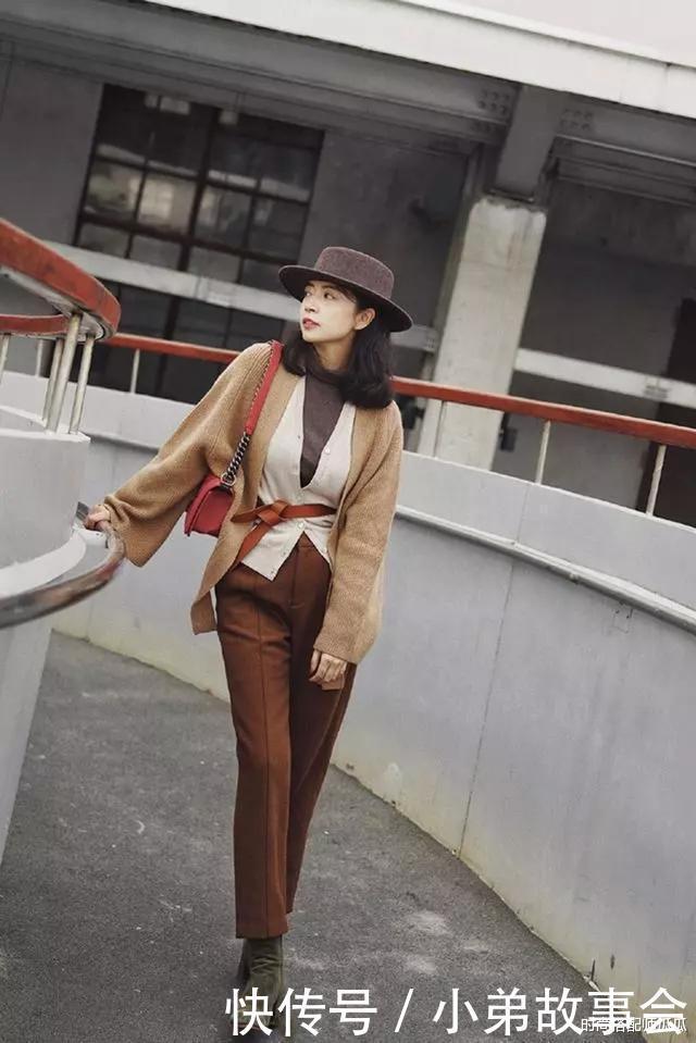 今年流行的针织衫还不会穿跟着三木博主这样穿,时髦又减龄