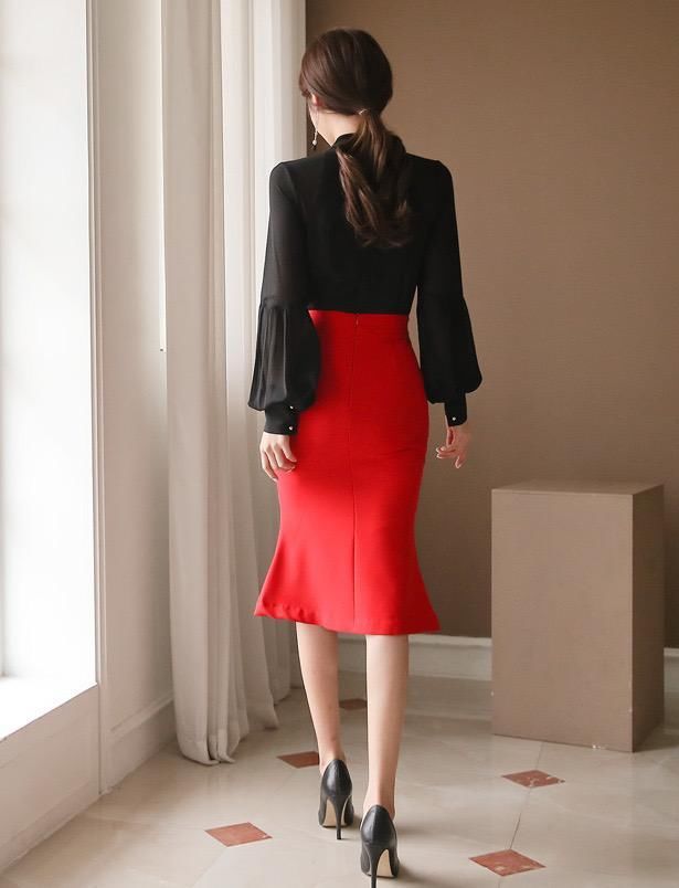 孙允珠S型身材真养眼，穿薄纱衬衫搭大红色包臀裙，气质撩人