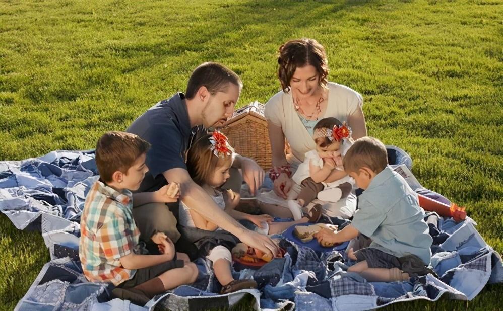 游泳|儿科医生呼吁:这3种运动不宜让孩子太早接触,家长别揠苗助长