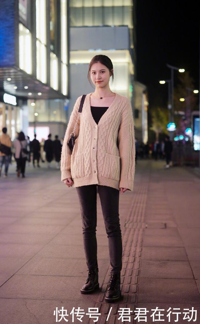 拒绝|冬季穿搭拒绝平庸,实用的“毛衣+长裤”学起来,基础款也很时髦