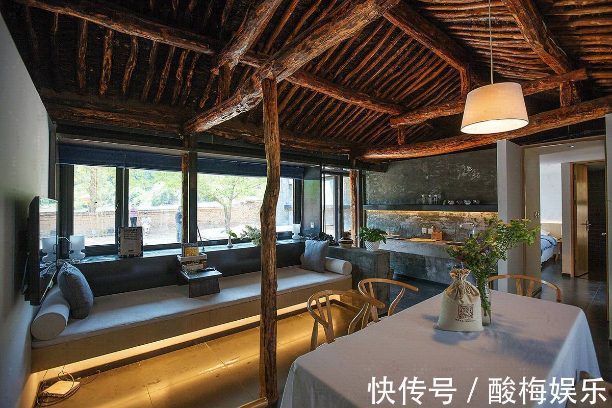 豪宅|2年砸下50万，他将土房改造成豪宅，见到雪中的庭院，我哭了