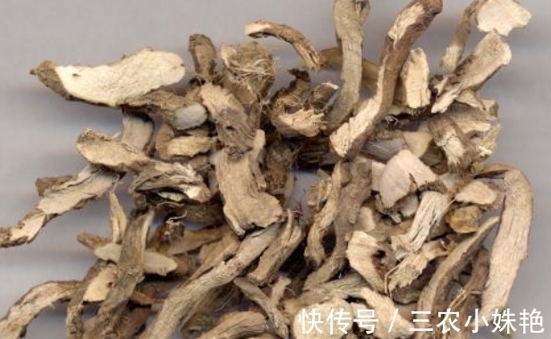 野草|农村水边一种野草,村里经常拿去喂猪,现在城里要50块一斤