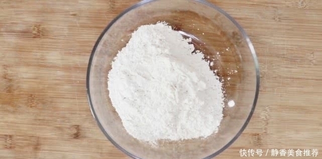 糯米粉开水一烫,两手一捏,自己一餐可以吃30个