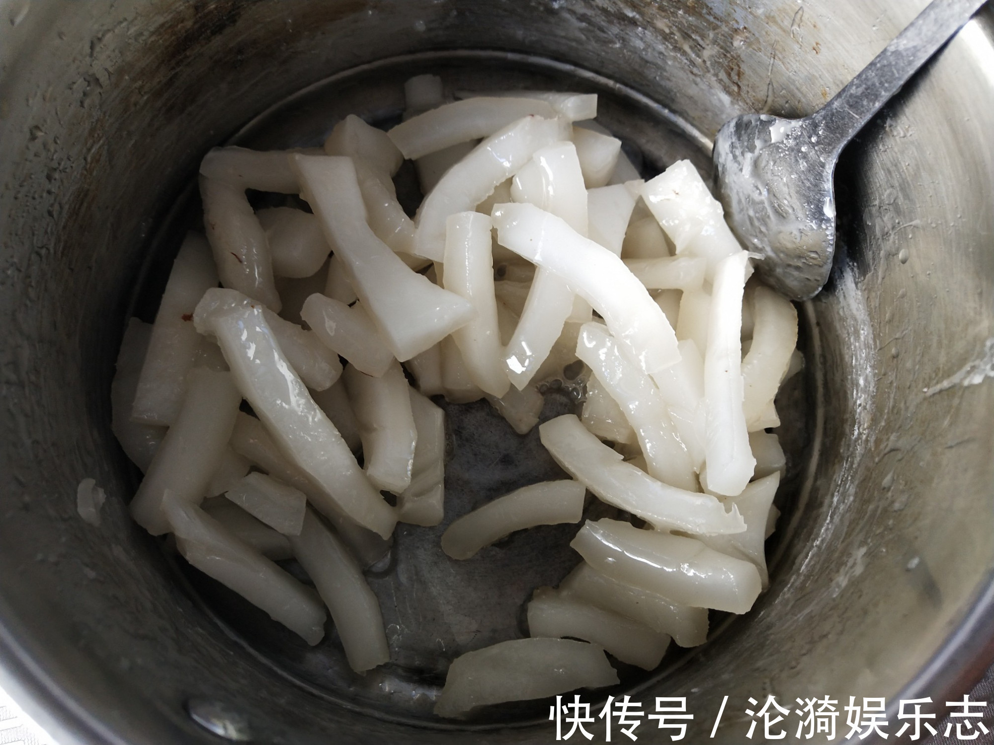 汁水|它是“維C之王”，皮膚黑要多吃，抑制黑色素形成，扔掉太可惜