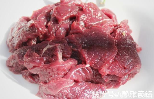 炒“牛肉”时牛肉总是不嫩,多做这2步,无论怎么做都鲜嫩爽滑!
