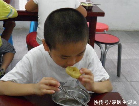 脾胃|5岁孩子常吃糖，结果脾胃被损伤，家长要多注意