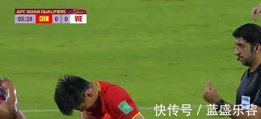 国足|国足半场闷平越南！张玉宁进球被吹，武磊腹肌抢镜，裁判引争议！