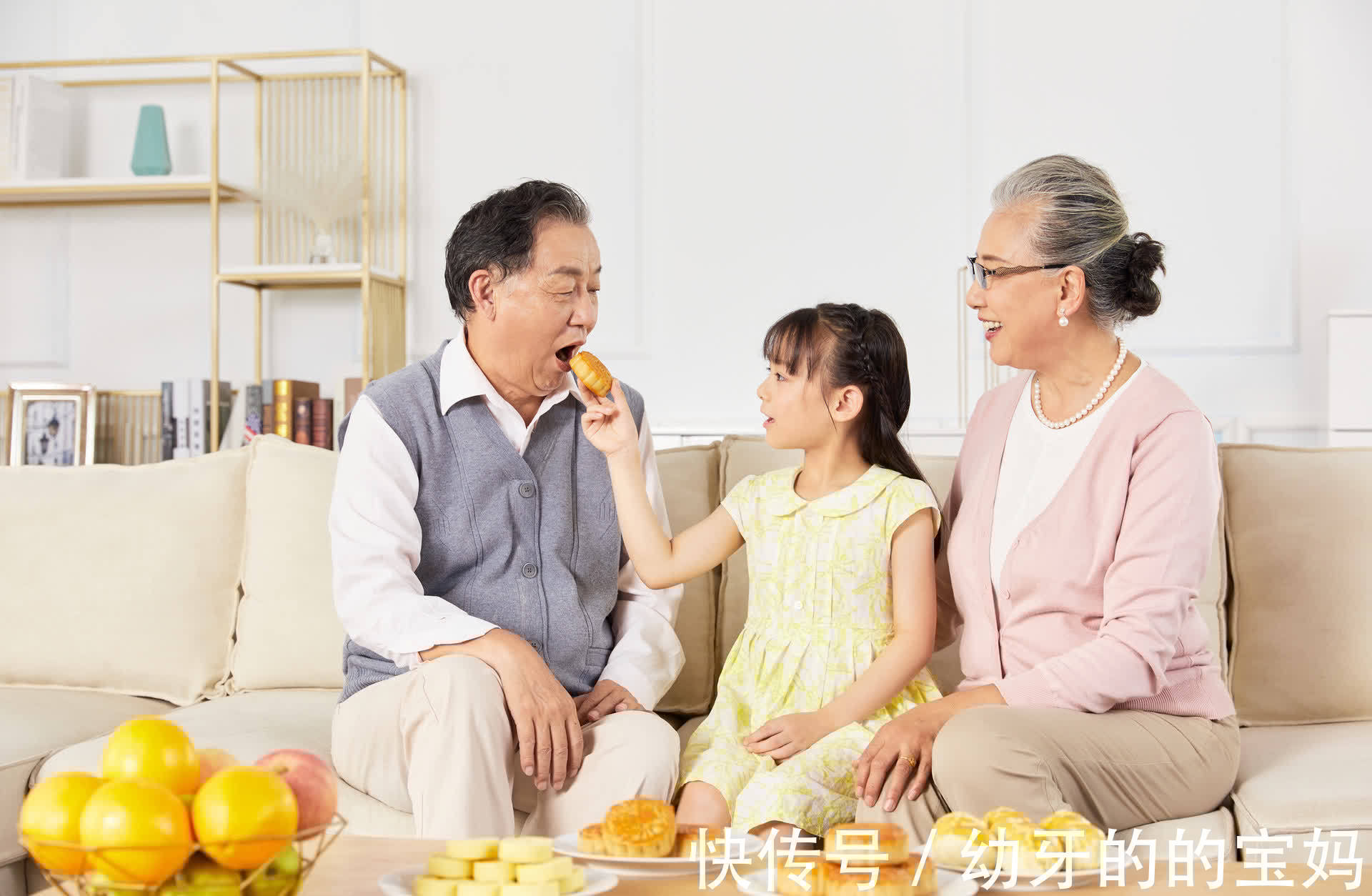 血缘关系|姥姥带娃越来越多,姥姥带娃的优势,替奶奶感到心酸