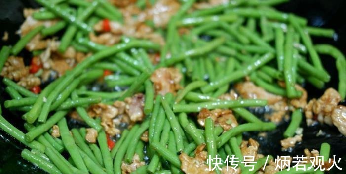 炒豇豆，不要焯水或者过油，炒前加1步，出锅又翠绿又脆嫩入味
