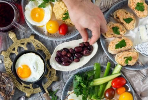 高血压|高血压患者应该怎样饮食？下面3种食物，建议你尽量少吃