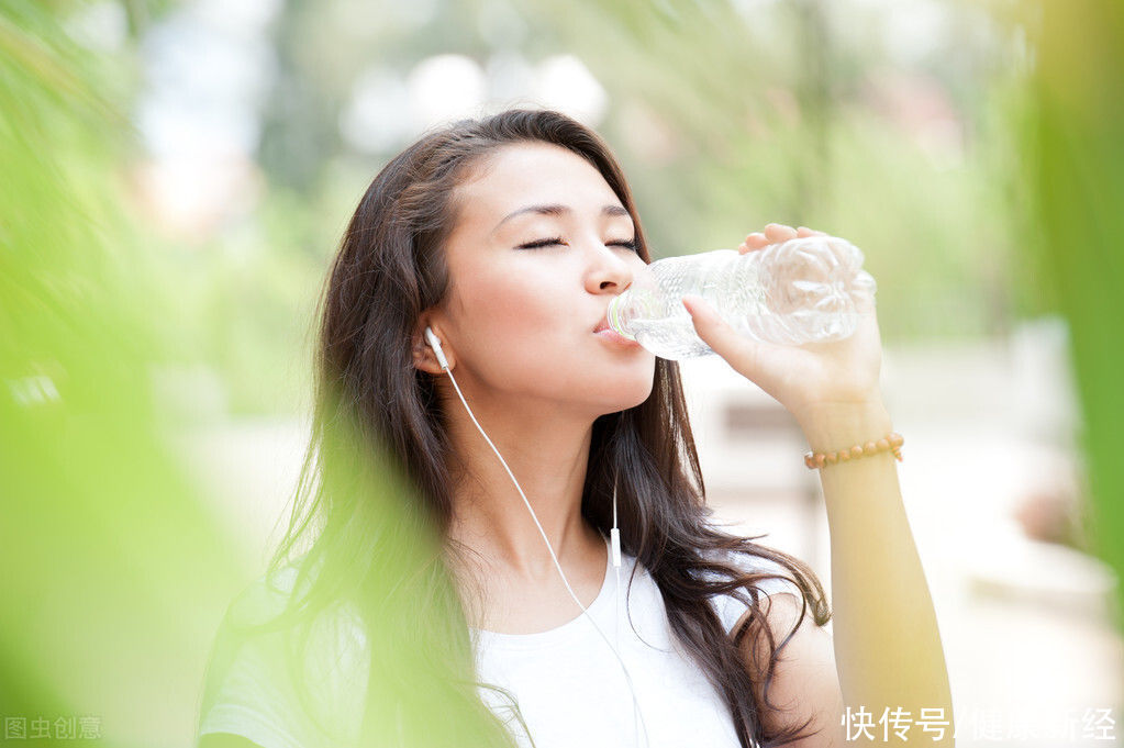 呵护|你知道吗？老年人要想呵护肾脏健康，喝水时也要讲究技巧