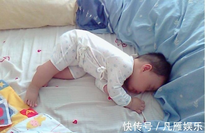 睡着|孩子熟睡后总爱“满床打滚”?是睡得不安稳吗?及早了解帮助孩子