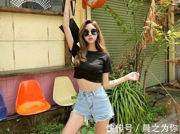 t恤 -个性穿搭的牛仔裤美女,具有摩登质感,回头率特别高!