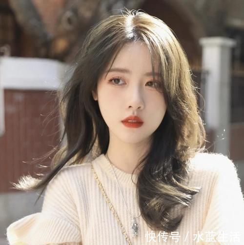 发量|长脸女生想剪头,这4款发型才显气质更时髦,也是2021流行款