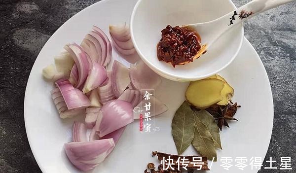 这道菜可香了,食材放锅里一煮一泡,大块吃着过瘾,鲜美爆汁!