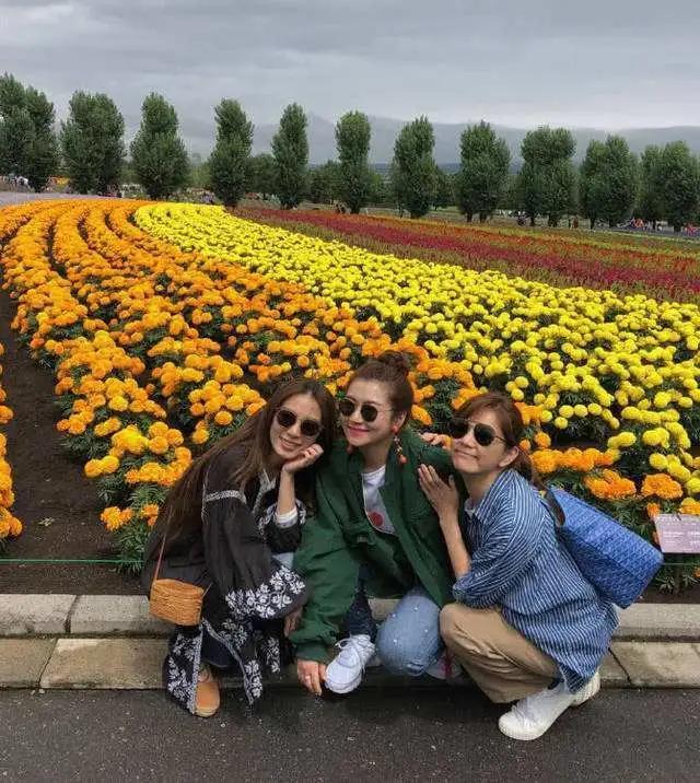 美丽新世界|华语第一女子天团出道三年推出50首歌,如今一人失声令粉丝痛心