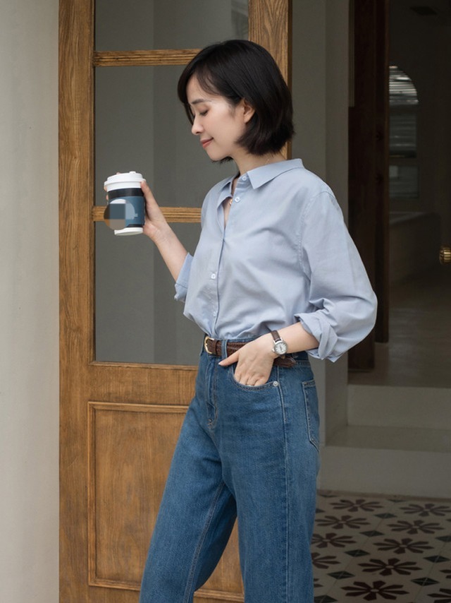 衬衫|33岁的女性如何穿衬衫才时髦?搭配上牛仔裤和蓝色西装裤,超好看