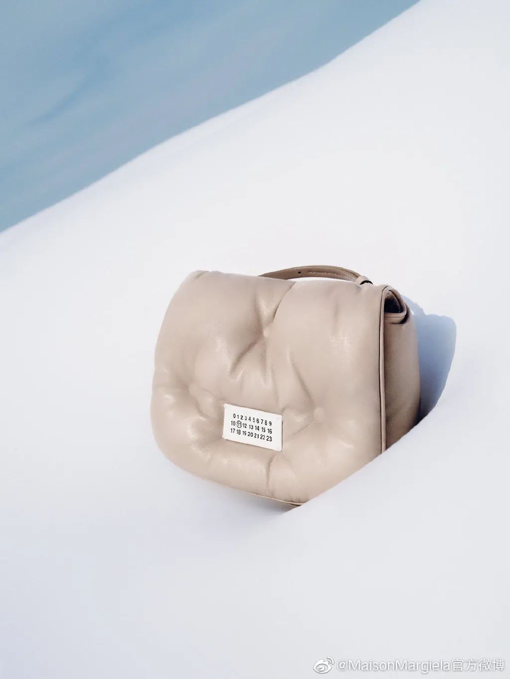 m 剪了短发的娜比，背啥我买啥