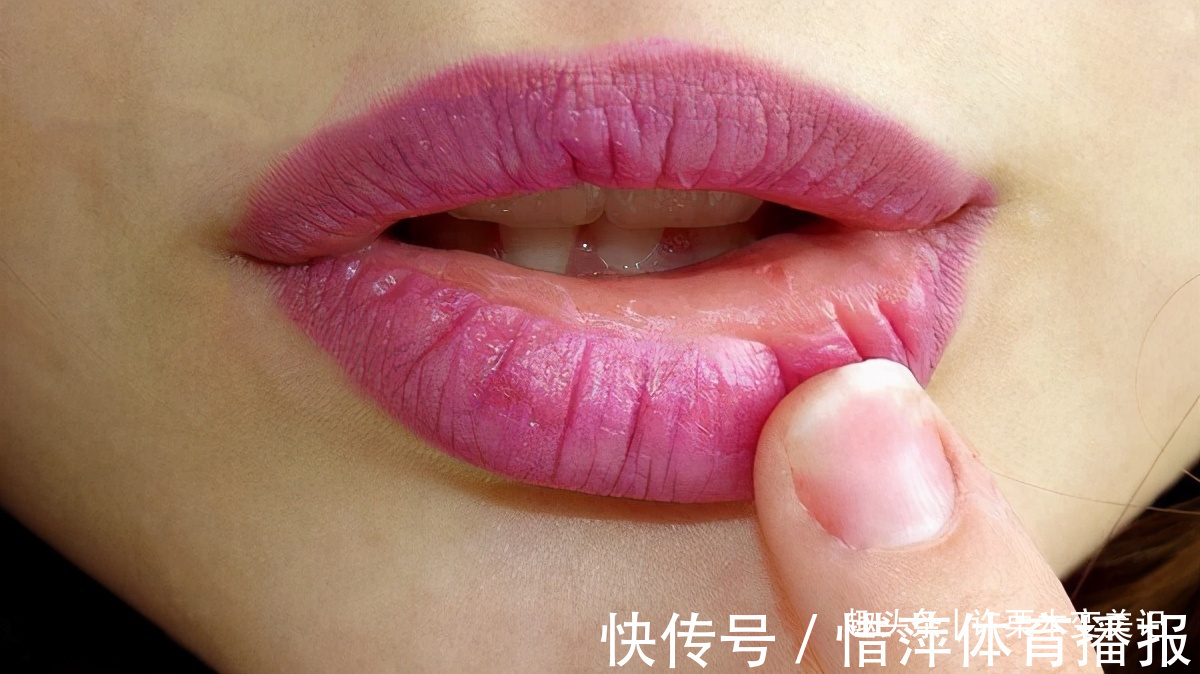 唇色 涂口红前需要先涂润唇膏吗？多数人都搞错了，难怪唇色悄悄变深了