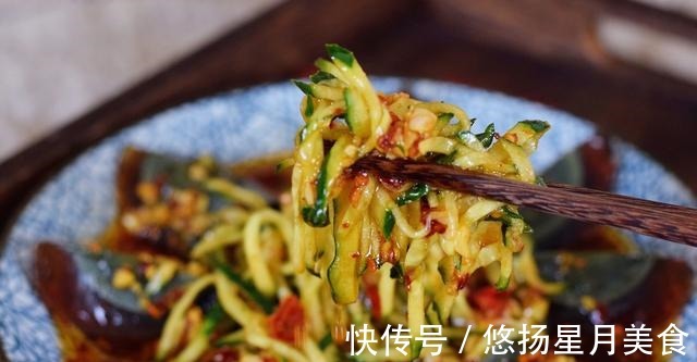 鲜嫩|和我一起做凉拌皮蛋黄瓜，不仅脆爽鲜嫩，更是让你畅享美味时光！