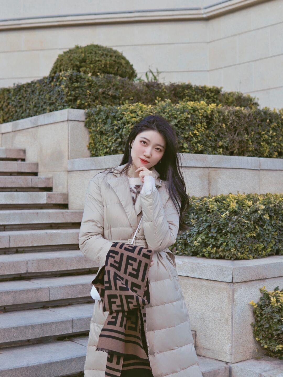 百搭|冬季基础色羽绒服才“真香”,百搭实用还遮肉,配什么单品都好看