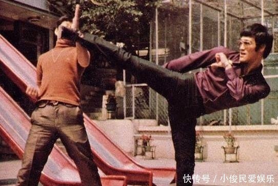 武术|李小龙,一代格斗宗师,一名著名演员,他不是神,但至今无法超越