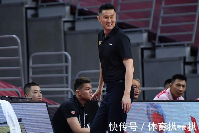 马尚|汤杰加盟杜锋正式放弃马尚,山东男篮调整功勋老帅担任总负责人